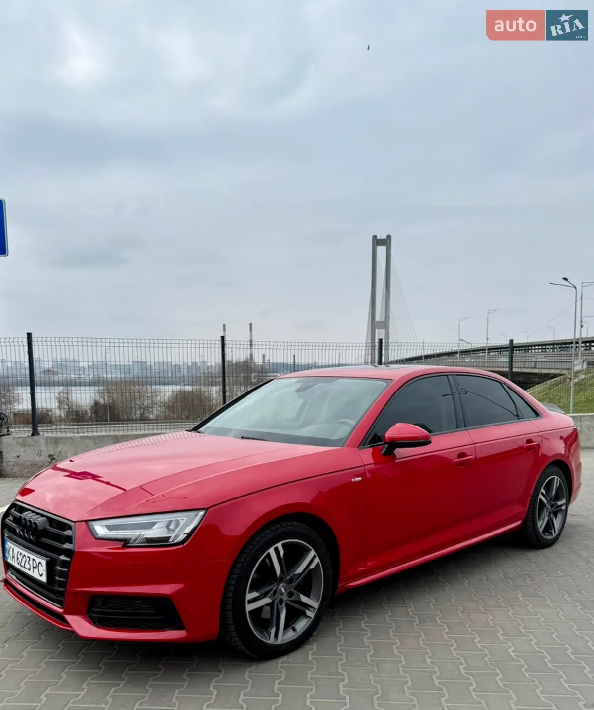 Audi A4 2017 VIN WAULMAF43HN071965 фото оголошення 2 з 14