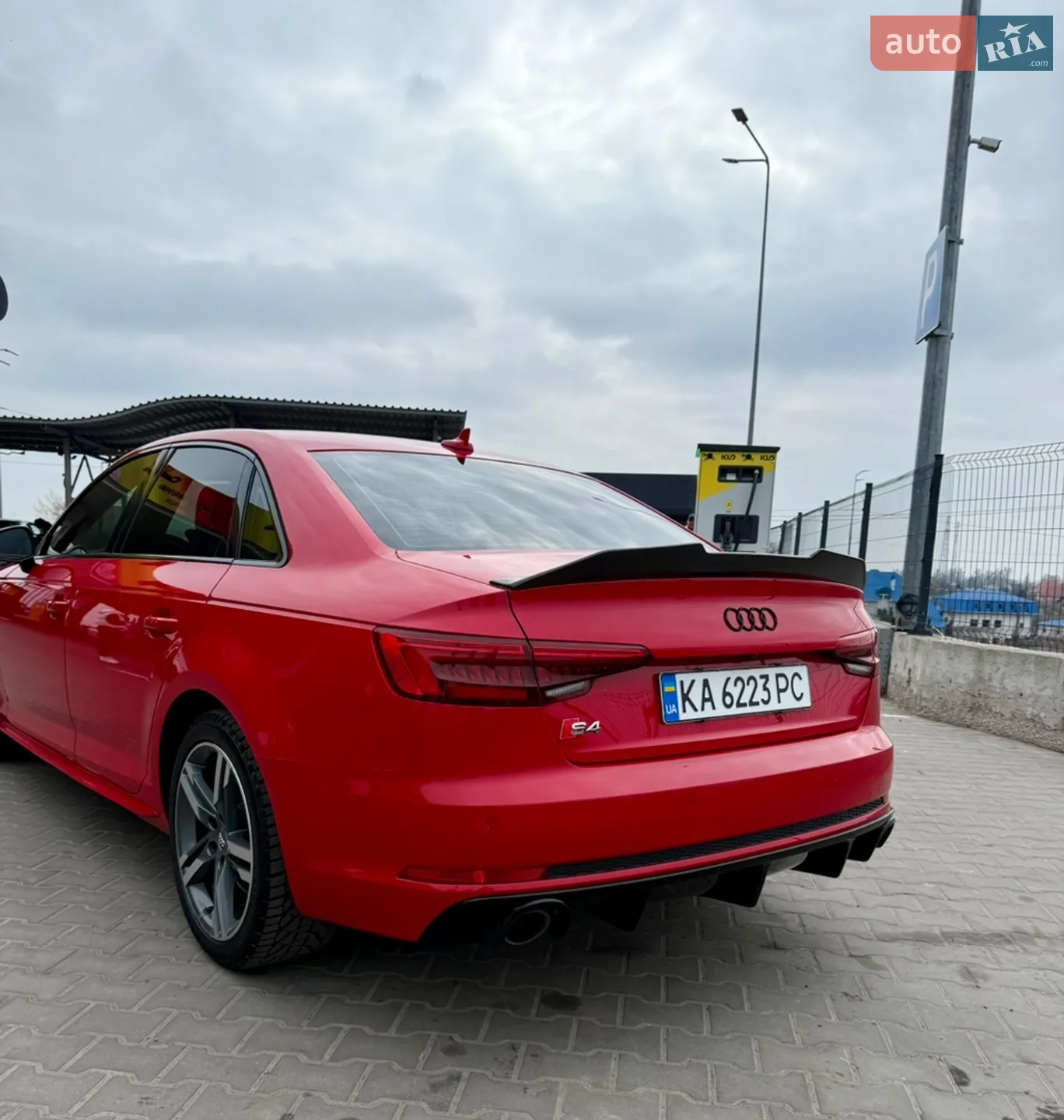 Audi A4 2017 VIN WAULMAF43HN071965 фото оголошення 3 з 14
