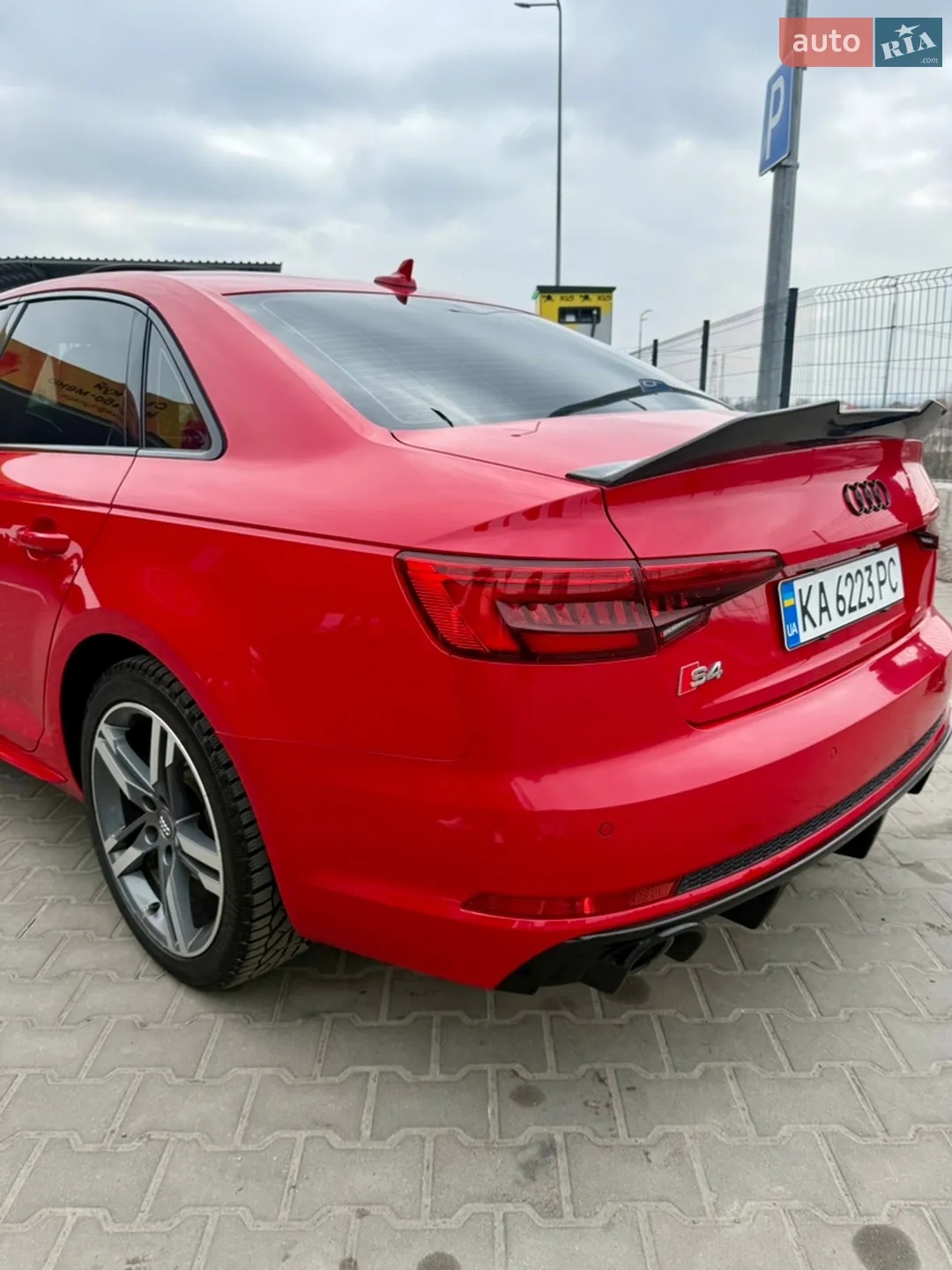Audi A4 2017 VIN WAULMAF43HN071965 фото оголошення 4 з 14