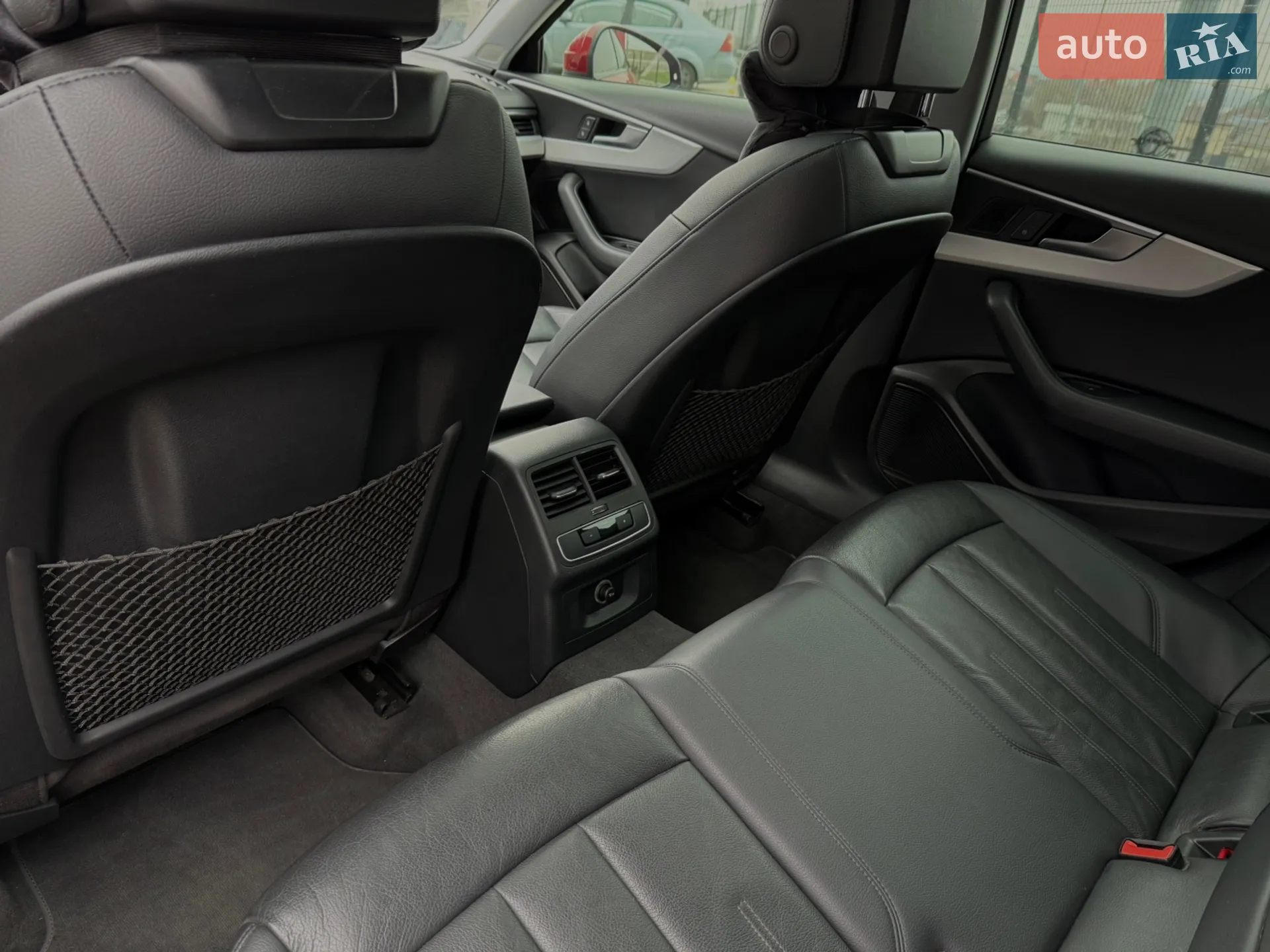 Audi A4 2017 VIN WAULMAF43HN071965 фото оголошення 9 з 14