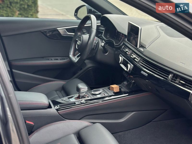 Седан Audi A4 2018 в Одессе