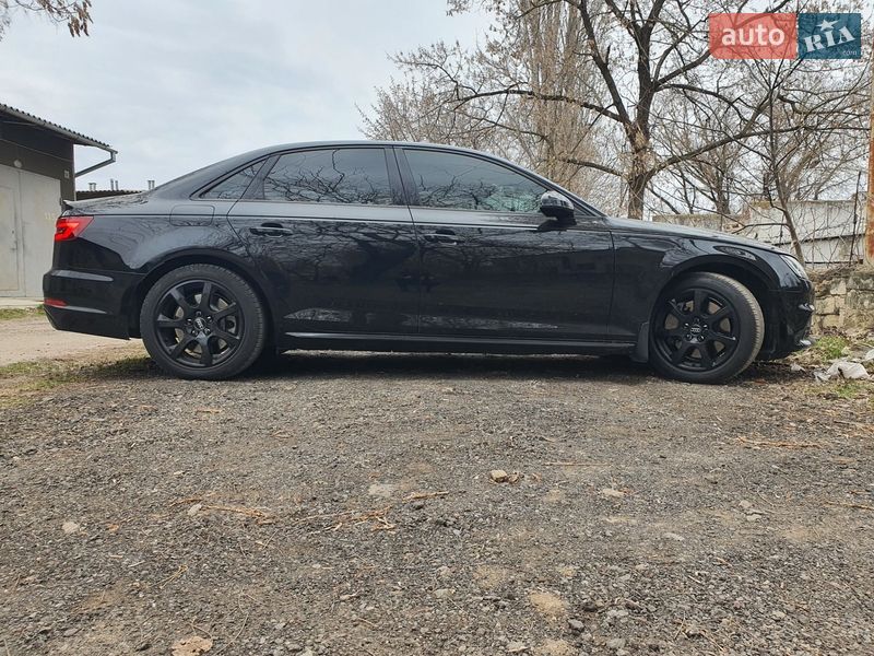 Седан Audi A4 2017 в Николаеве
