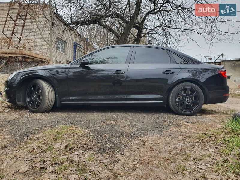 Седан Audi A4 2017 в Николаеве