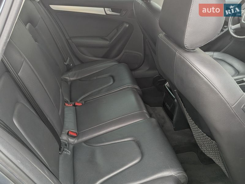 Седан Audi A4 2012 в Києві