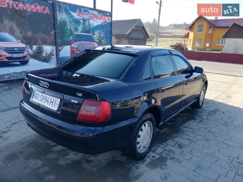 Седан Audi A4 1995 в Рахове