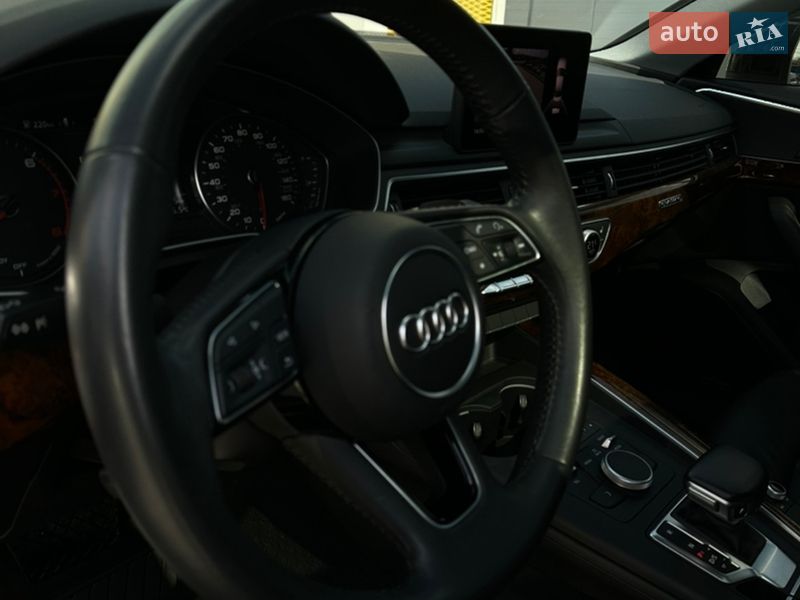 Седан Audi A4 2019 в Львове