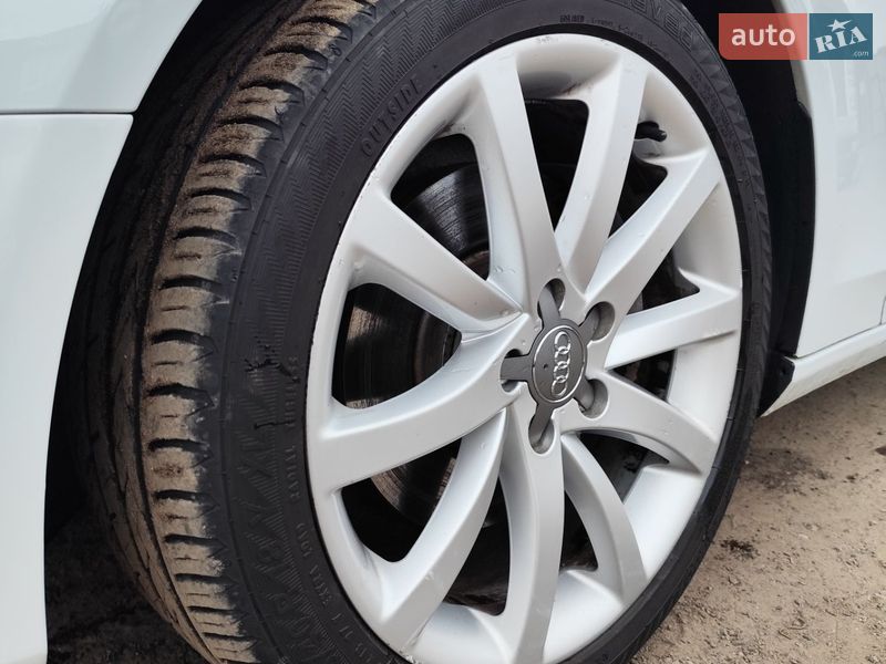 Седан Audi A4 2012 в Чернигове