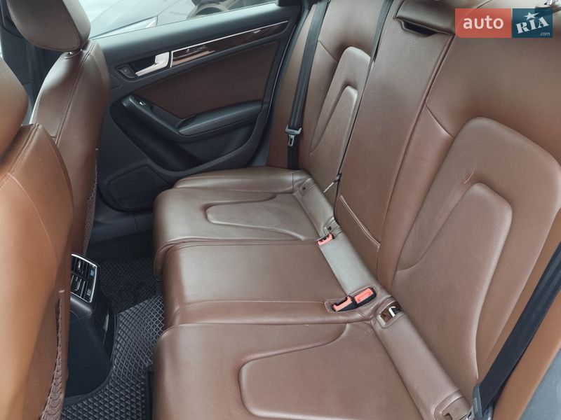 Седан Audi A4 2012 в Чернигове