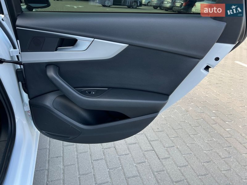 Универсал Audi A4 2021 в Львове