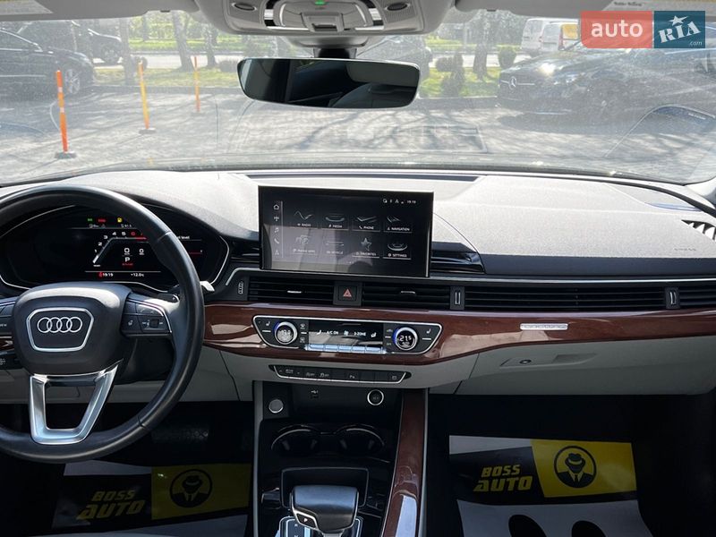 Седан Audi A4 2022 в Львове