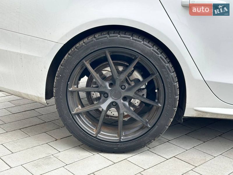Седан Audi A4 2013 в Луцьку