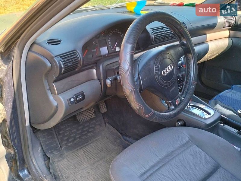 Седан Audi A4 2000 в Умані