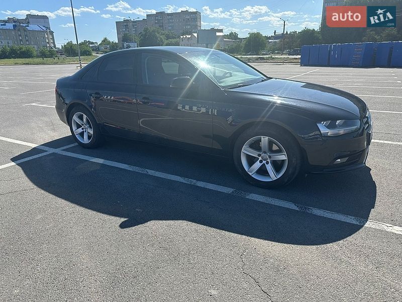 Седан Audi A4 2014 в Каменец-Подольском