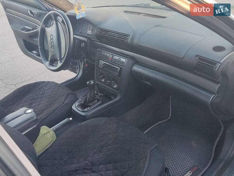 Седан Audi A4 1997 в Новій Басані