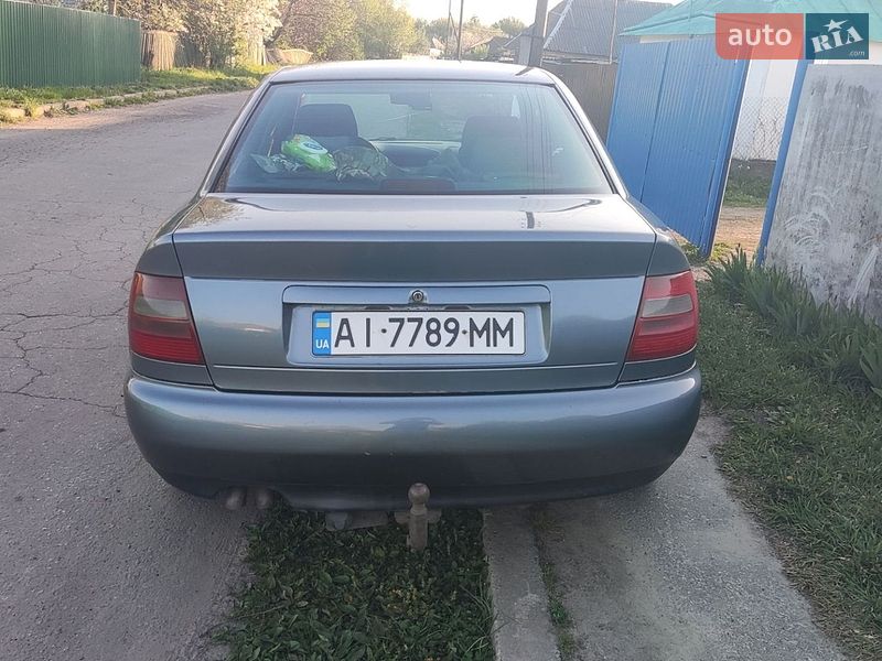 Седан Audi A4 1997 в Новій Басані