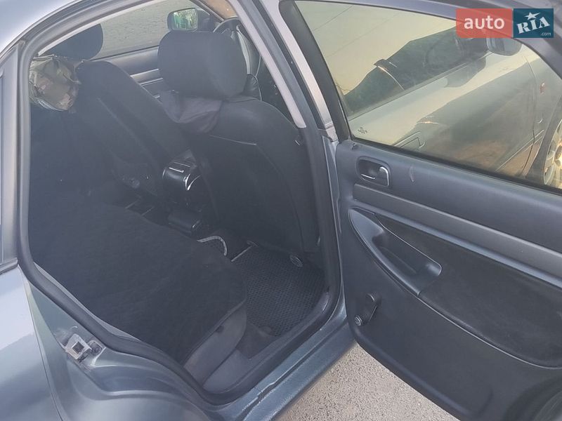 Седан Audi A4 1997 в Новій Басані