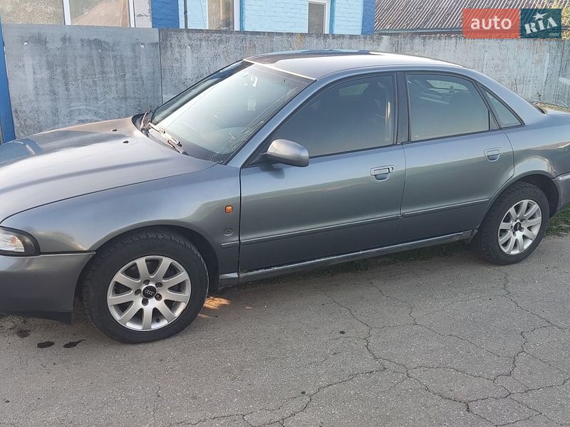 Седан Audi A4 1997 в Новій Басані