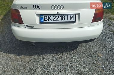 Седан Audi A4 1996 в Ровно