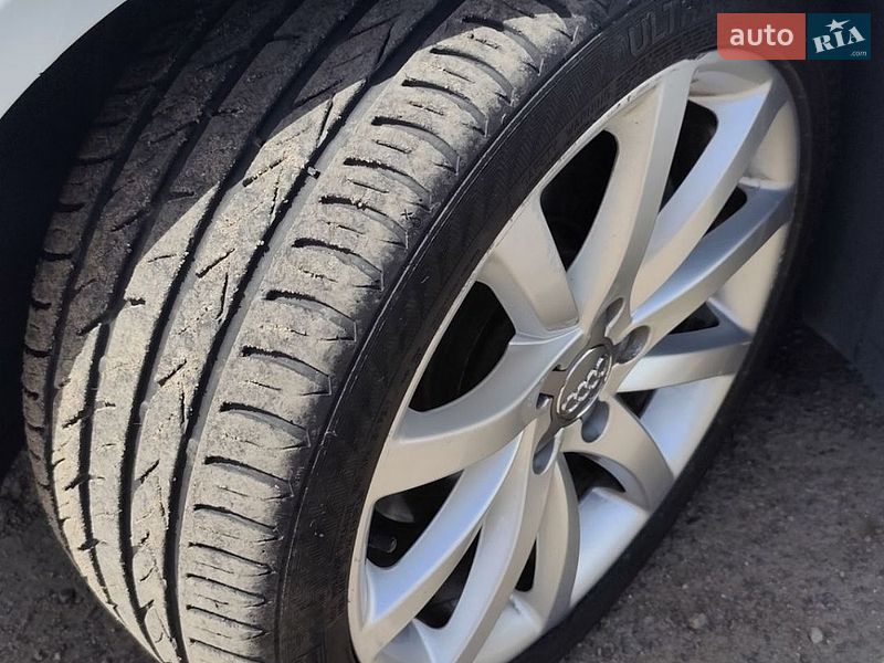 Седан Audi A4 2012 в Чернигове