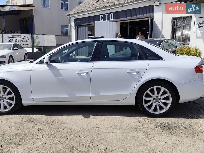 Седан Audi A4 2012 в Чернигове