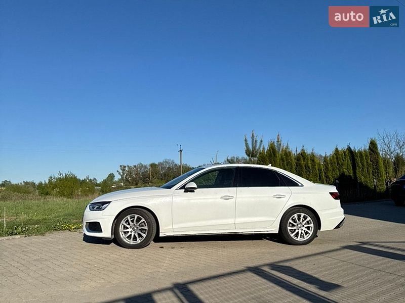 Седан Audi A4 2019 в Львові