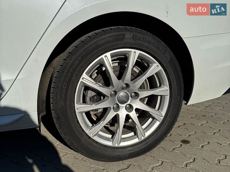 Седан Audi A4 2019 в Львові