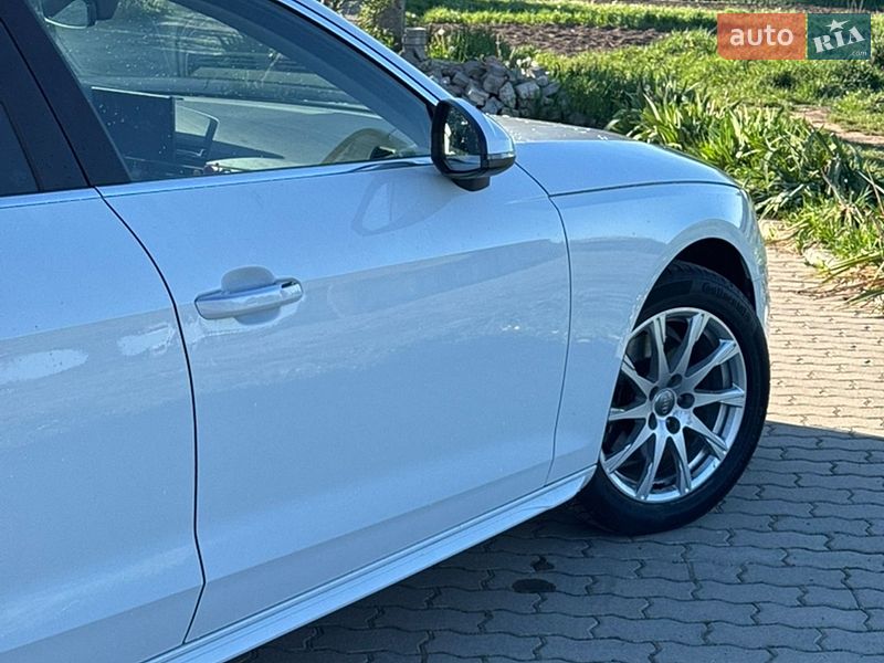Седан Audi A4 2019 в Львові