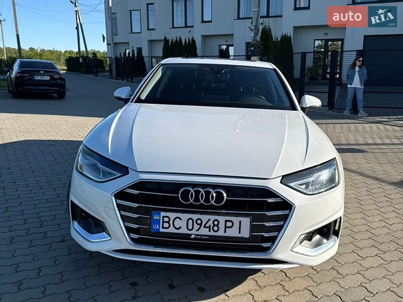 Седан Audi A4 2019 в Львові