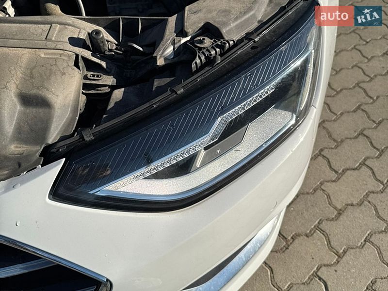 Седан Audi A4 2019 в Львові