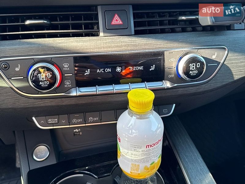 Седан Audi A4 2019 в Львові