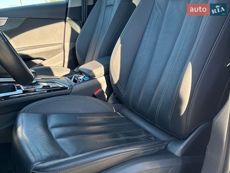 Седан Audi A4 2019 в Львові