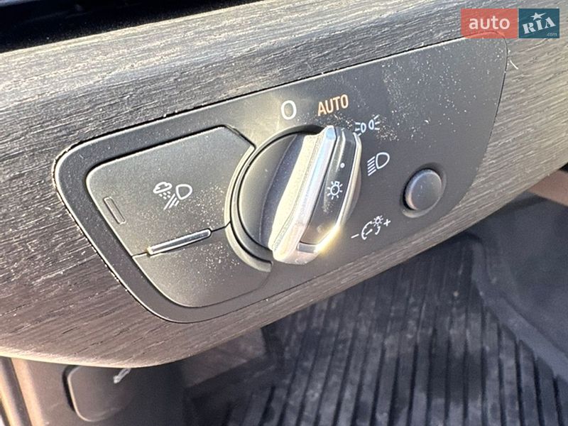 Седан Audi A4 2019 в Львові