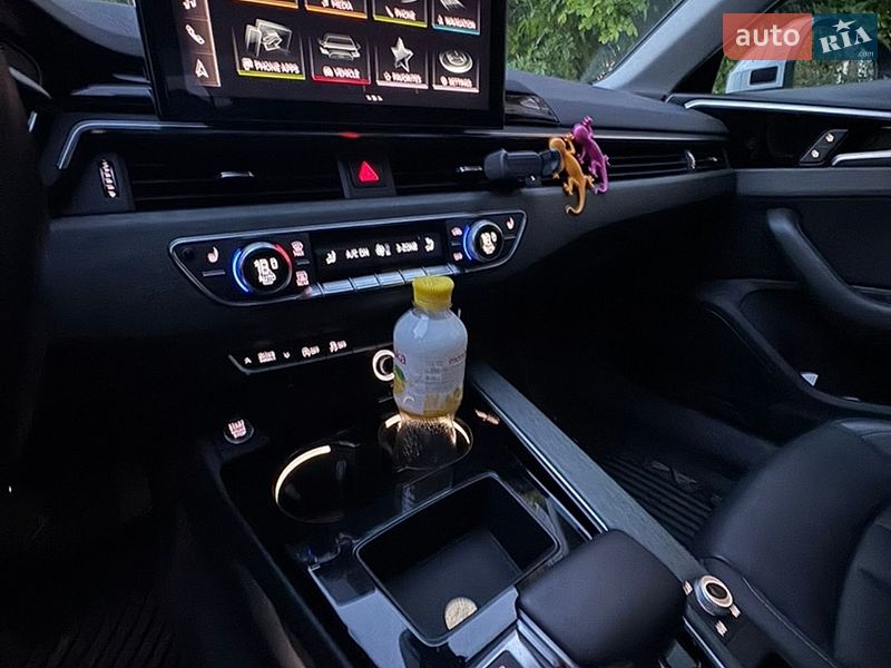 Седан Audi A4 2019 в Львові