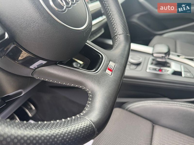 Седан Audi A4 2018 в Львові
