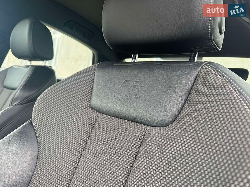 Седан Audi A4 2018 в Львові