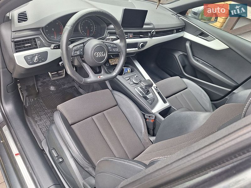 Седан Audi A4 2018 в Львові