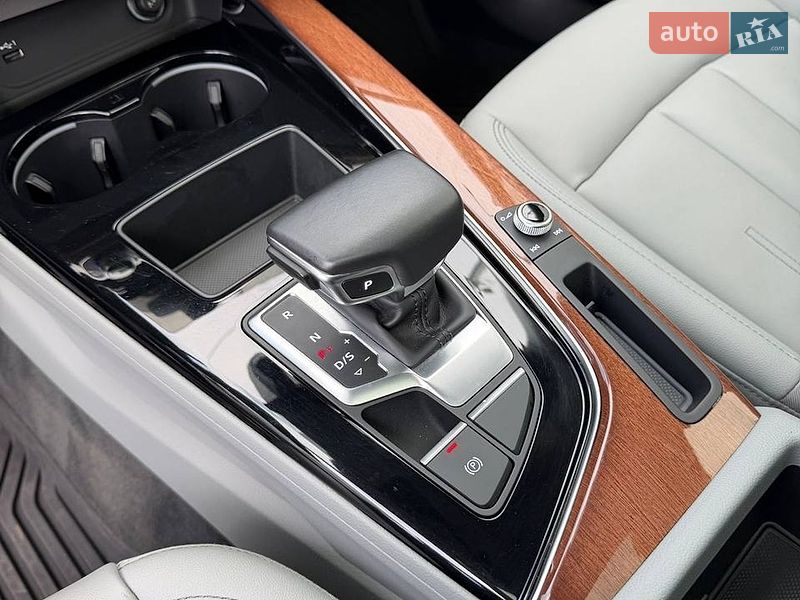 Седан Audi A4 2021 в Львове