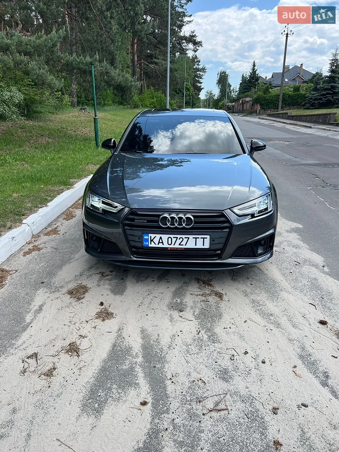 Audi A4 2019 VIN WAUENAF42KN007834 фото оголошення 2 з 5