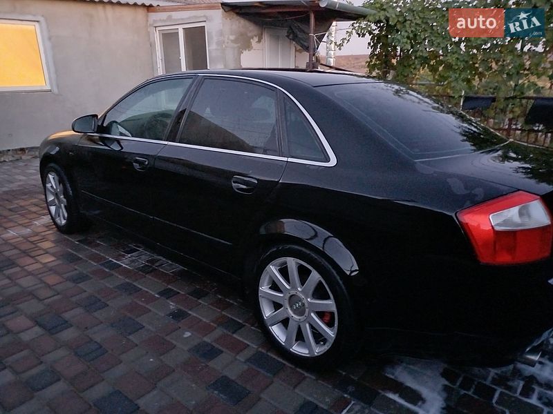 Седан Audi A4 2001 в Кельменцях
