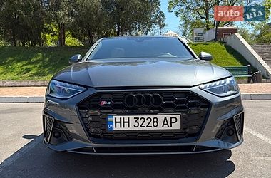 Audi A4  2023
