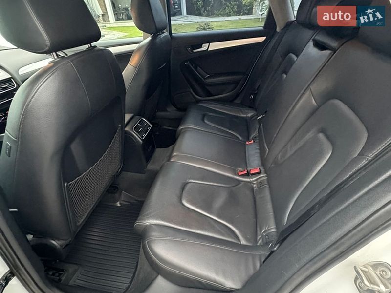 Седан Audi A4 2011 в Сторожинце