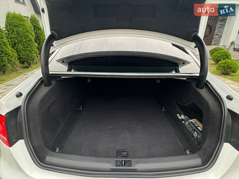 Седан Audi A4 2011 в Сторожинце