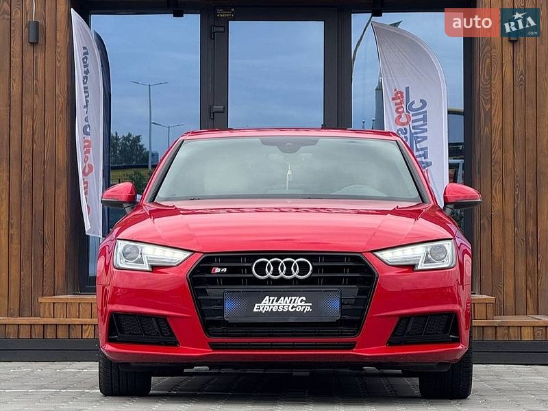 Седан Audi A4 2016 в Киеве
