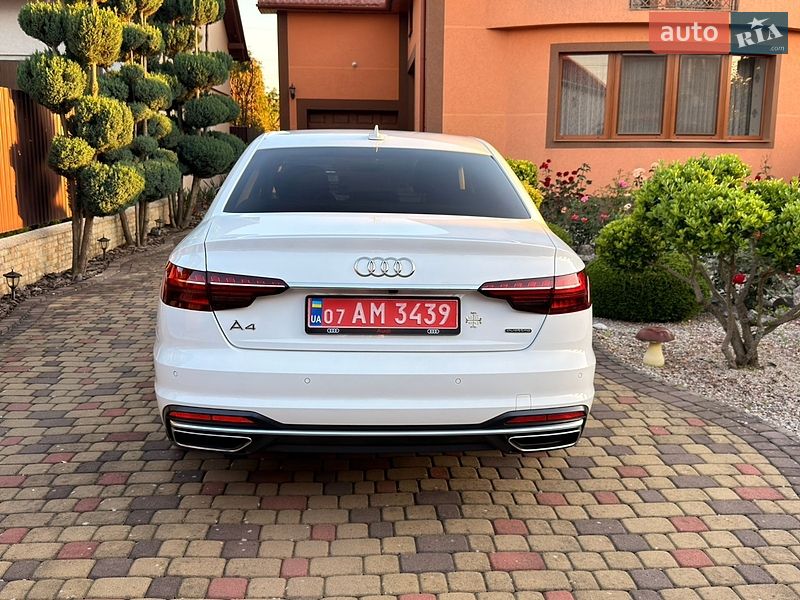 Седан Audi A4 2020 в Мукачево
