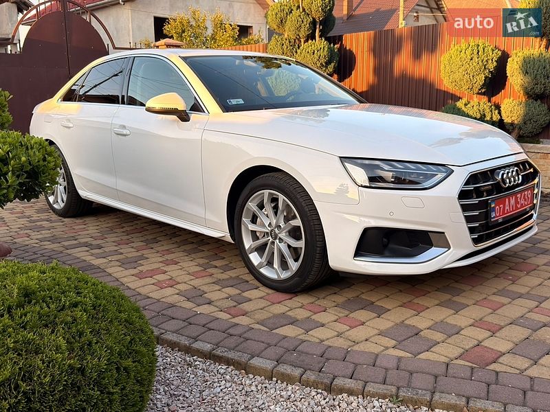 Седан Audi A4 2020 в Мукачево
