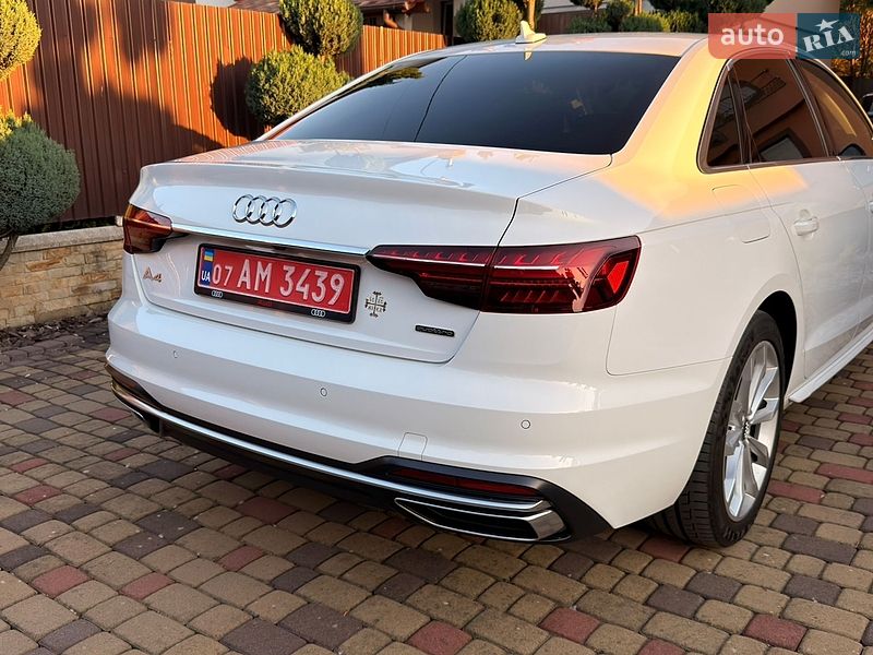 Седан Audi A4 2020 в Мукачево