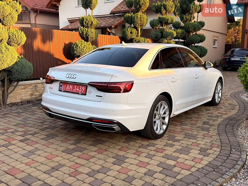 Седан Audi A4 2020 в Мукачево