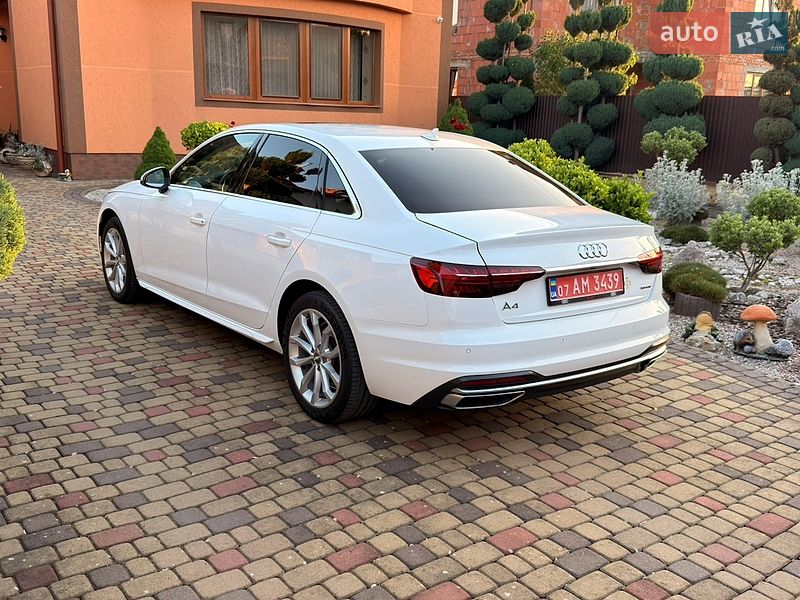 Седан Audi A4 2020 в Мукачево