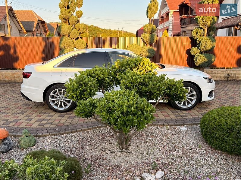 Седан Audi A4 2020 в Мукачево
