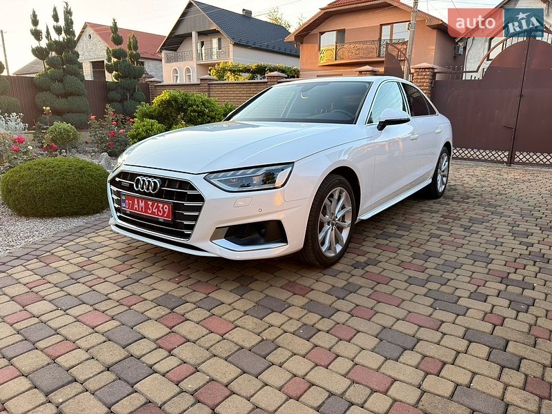 Седан Audi A4 2020 в Мукачево